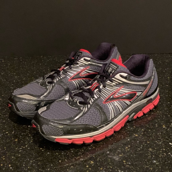 Brooks beast 13 red Clearance
